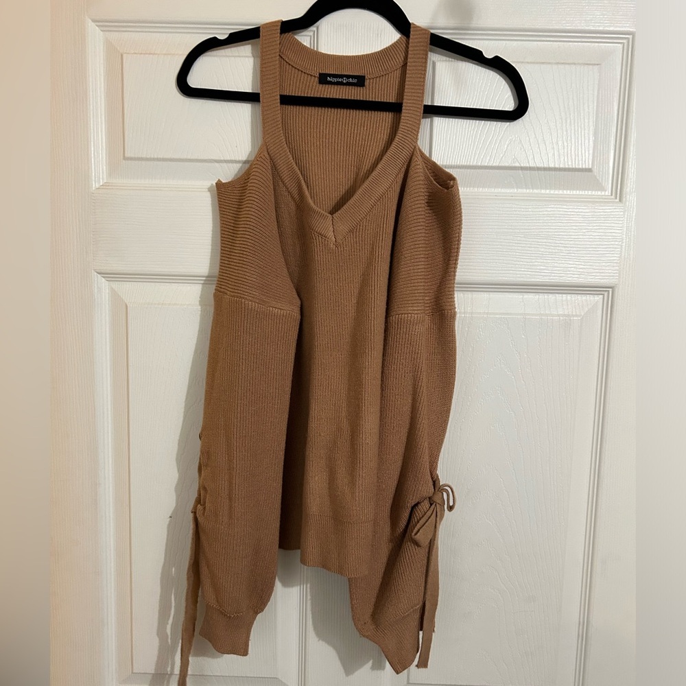 Shoulder cut out sweater